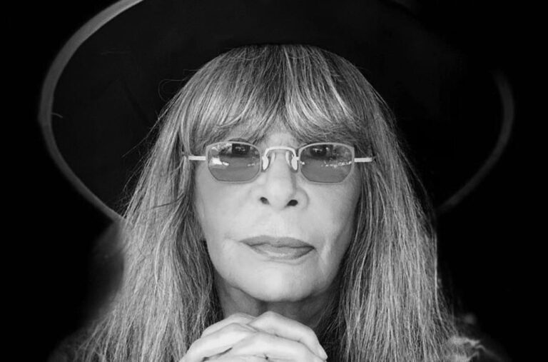 A Vida e a Arte de Rita Lee: Da Jovem Guarda ao Ícone Cultural